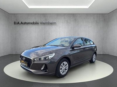 Gebraucht Hyundai i30 Select 101 PS (74 kW) 2017 Grau Kombi