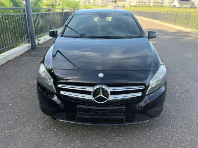 Gebraucht Mercedes A180 122 PS (89 kW) 2014 Schwarz Kleinwagen