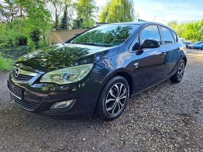 Gebraucht Opel Astra 140 PS (102 kW) 2012 Schwarz Limousine