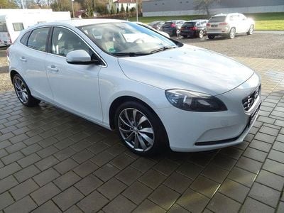 Gebraucht Volvo V40 Momentum 150 PS (110 kW) 2019 Weiß Kombi