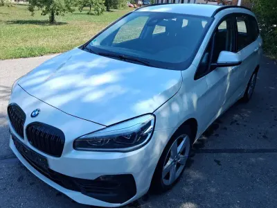 Gebraucht BMW 220 Gran Tourer Advantage 190 PS (139 kW) 2022 Weiß Van / Kleinbus