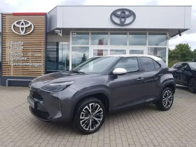 Gebraucht Toyota Yaris Cross Elegant 116 PS (85 kW) 2023 Grey metallic / white SUV