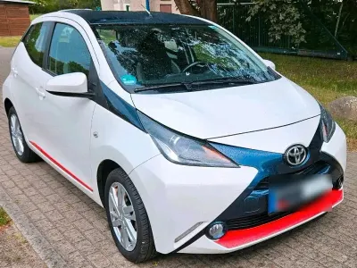 Używany Toyota Aygo 69 KM (50 kW) 2014 Biały Hatchback