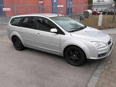 Grau Gebraucht 2007 Ford Focus Kombi | 2.399 € (Etwas zu teuer)