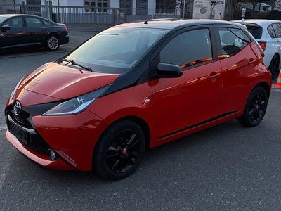 Gebraucht Toyota Aygo 69 PS (50 kW) 2017 Rot Kleinwagen