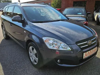 Gebraucht Kia Ceed Sportswagon LX 109 PS (80 kW) 2009 Grau Kombi