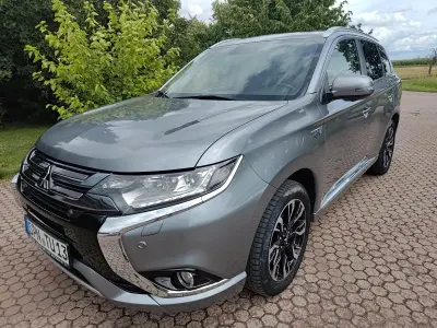 Gebraucht Mitsubishi Outlander P-HEV Top 203 PS (149 kW) 2016 Silber SUV