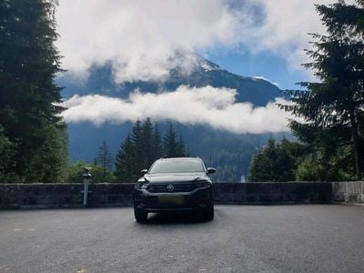 Second-hand VW T-Roc R-line 191 CP (140 kW) 2019 Negru SUV