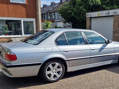 BMW 728