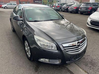 Usado Opel Insignia Design Edition 140 HP (102 kW) 2011 Cinzento Sedan