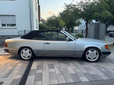Usata Mercedes E300 Sportline 220 CV (161 kW) 1993 Argento Cabrio