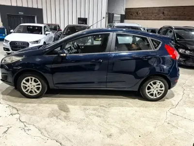 Gebraucht Ford Fiesta Trend 80 PS (58 kW) 2015 Blau Kleinwagen