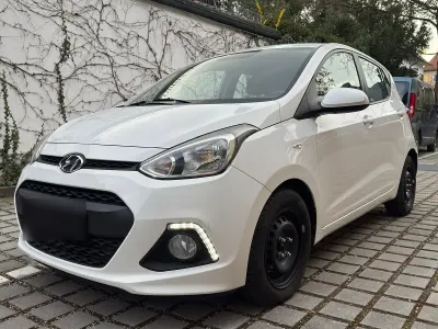 Gebraucht Hyundai i10 67 PS (49 kW) 2015 Weiß Kleinwagen