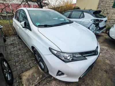 Gebraucht Toyota Auris Edition 99 PS (72 kW) 2014 Weiß Limousine