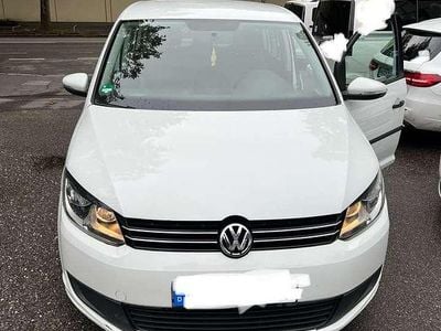 Weiß Gebraucht 2016 VW Touran Comfortline Van / Kleinbus | 6.700 €