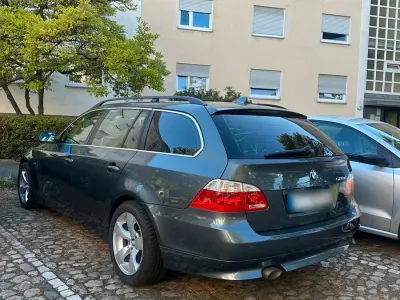 Gebraucht BMW 520 163 PS (119 kW) 2007 Grau Kombi