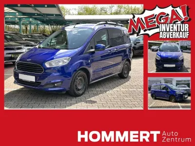 Gebraucht Ford Tourneo Courier Titanium 101 PS (74 kW) 2017 Indicblau metallic Van / Kleinbus