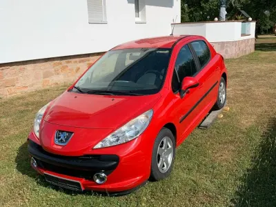 Gebraucht Peugeot 207 Urban Move 75 PS (55 kW) 2008 Rot Kleinwagen