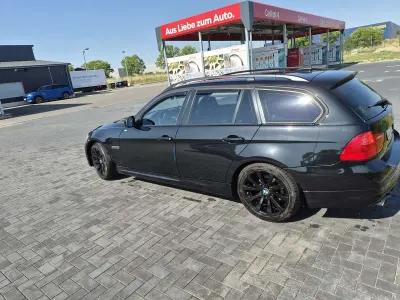 Gebraucht BMW 320 177 PS (130 kW) 2008 Schwarz Kombi