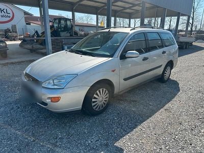 Gebraucht Ford Focus 100 PS (73 kW) 2000 Silber Kombi