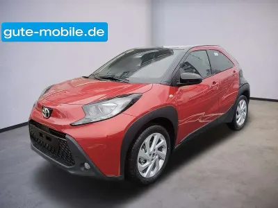 Używany Toyota Aygo Pulse 72 KM (52 kW) 2022 Czerwony Hatchback