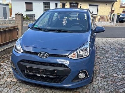 Gebraucht Hyundai i10 Edition 87 PS (63 kW) 2015 Blau Kleinwagen