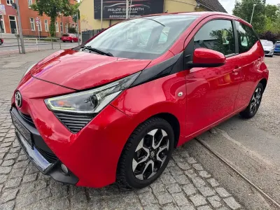 Używany Toyota Aygo 72 KM (52 kW) 2018 Czerwony Hatchback