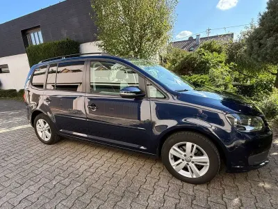 Gebraucht VW Touran Comfortline 105 PS (77 kW) 2013 Blau Van / Kleinbus