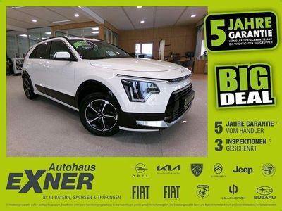 Weiß Gebraucht 2023 Kia Niro Vision SUV | 23.850 € (Fairer Preis)