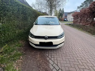 Gebraucht VW Touran 150 PS (110 kW) 2023 Gelb Van / Kleinbus