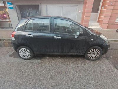 Gebraucht Toyota Yaris 69 PS (50 kW) 2011 Schwarz Kleinwagen