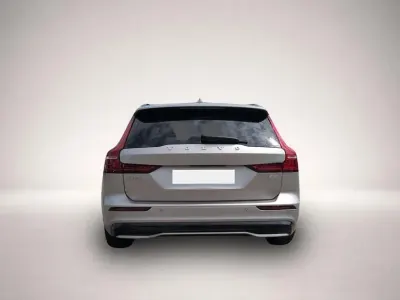 Gebraucht Volvo V60 Plus 197 PS (144 kW) 2025 Manufacturer Kombi