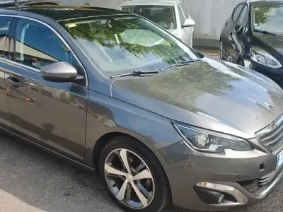 Gebraucht Peugeot 308 Active 120 PS (88 kW) 2016 Grau Limousine