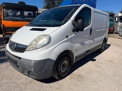 Second-hand Opel Vivaro 114 CP (83 kW) 2010 Alb Monovolum