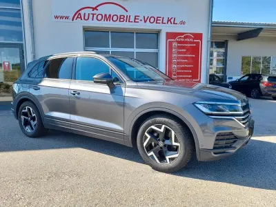 Gebraucht VW Touareg 231 PS (169 kW) 2025 Grau SUV