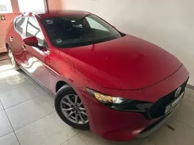 Używany Mazda 3 Selection 122 KM (89 kW) 2020 Czerwony Sedan/Limuzyna