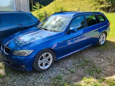 Gebraucht BMW 318 143 PS (105 kW) 2010 Blau Kombi