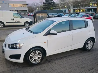 Usata Chevrolet Aveo 101 CV (74 kW) 2011 Bianco Berlina