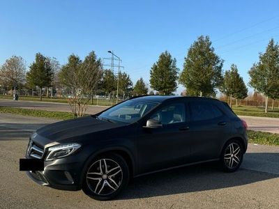 Mercedes GLA220