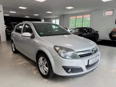 Gebraucht Opel Astra Edition 140 PS (102 kW) 2006 Silber Limousine