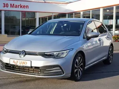 Brugt VW Golf VIII Active 110 HK (80 kW) 2022 Sølv Sedan
