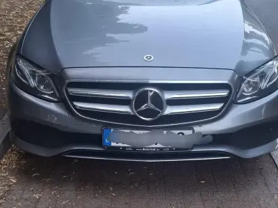 Gebraucht Mercedes E220 194 PS (142 kW) 2017 Silber Kombi