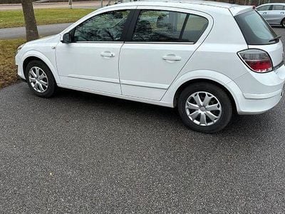 Usata Opel Astra Cosmo 116 CV (85 kW) 2009 Bianco Berlina