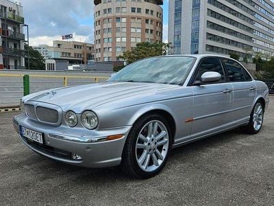 Jaguar XJR