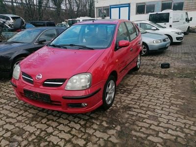 Nissan Almera Tino