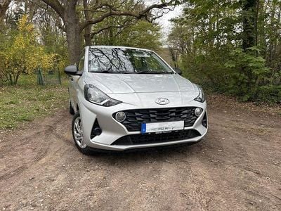 Gebraucht Hyundai i10 Pure 67 PS (49 kW) 2021 Silber Kleinwagen