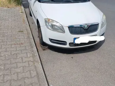 Gebraucht Skoda Fabia Classic 69 PS (50 kW) 2009 Weiß Limousine