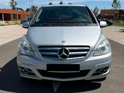 Gebraucht Mercedes B180 116 PS (85 kW) 2011 Silber Kleinwagen