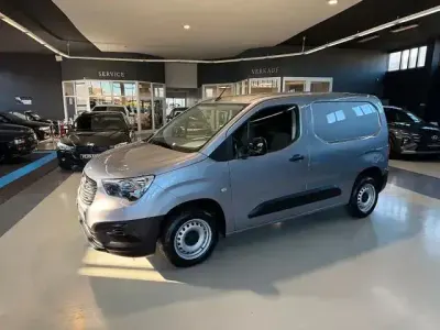 Używany Opel Combo 102 KM (75 kW) 2023 Srebrny