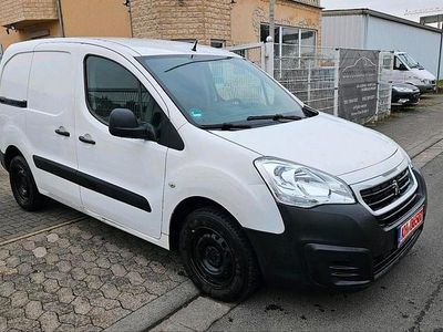 Gebraucht Peugeot Partner Avantage 99 PS (72 kW) 2018 Weiß Van / Kleinbus